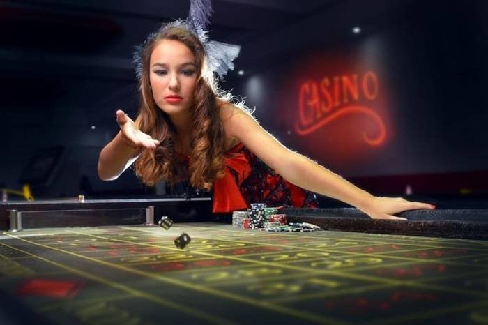 Simulasi permainan roulette casino-style dengan tampilan modern dan lengkap